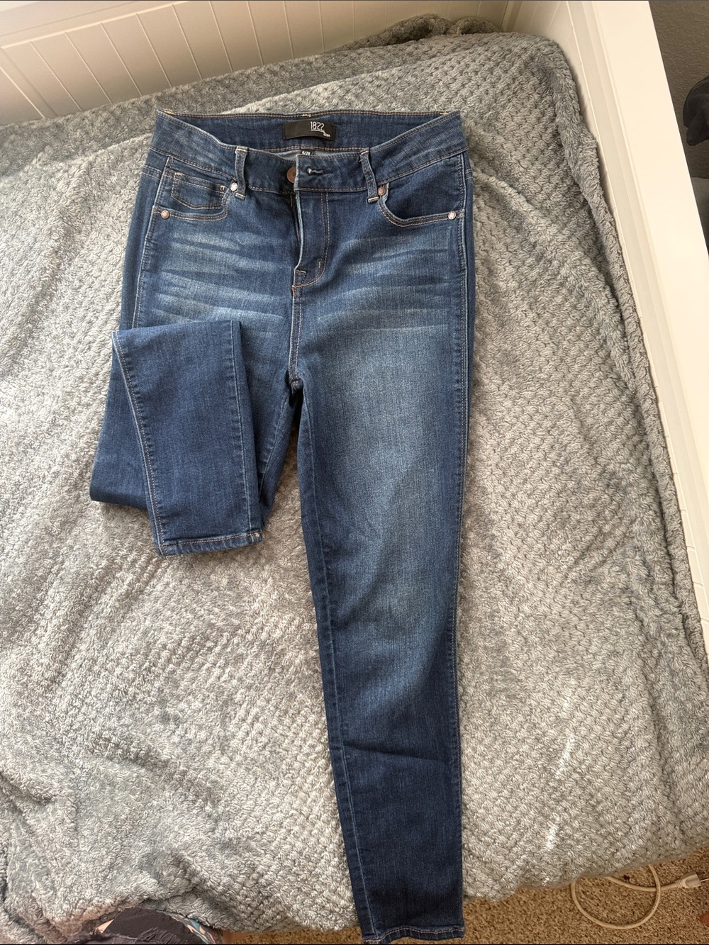 1822 Denim Dark Wash Skinny Jeans
